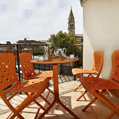 Klimatisierte In Tar Mit Gemeinschaftlichem Pool, Grill Und Garten Apartment Poreč