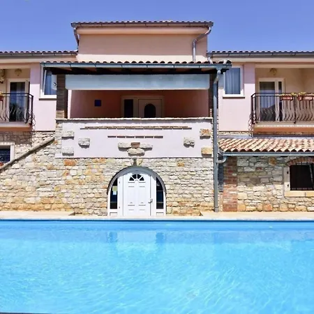 Klimatisierte In Tar Mit Gemeinschaftlichem Pool, Grill Und Garten Apartment Poreč